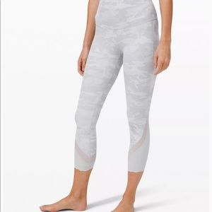 Lululemon Wunder Under Scalloped Hem High Rise Crop 23” Luxtreme